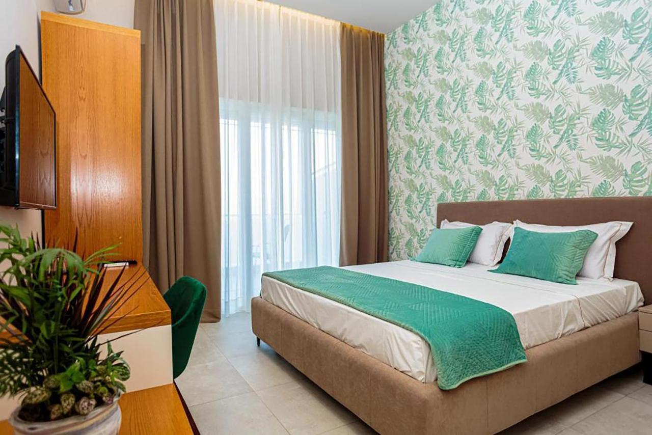 Toto & Hotell 4*