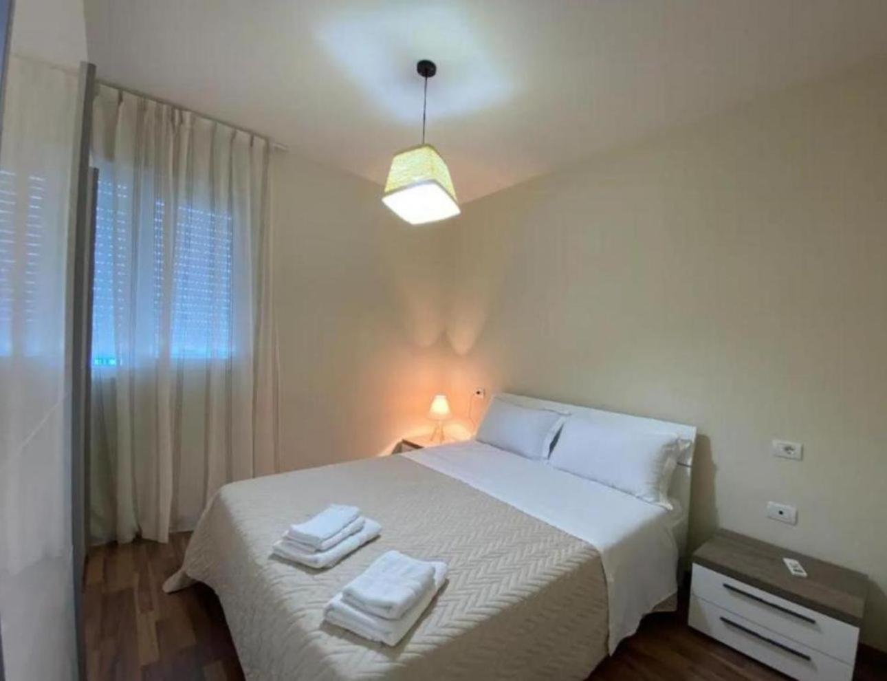 Toto & Hotell Radhimë