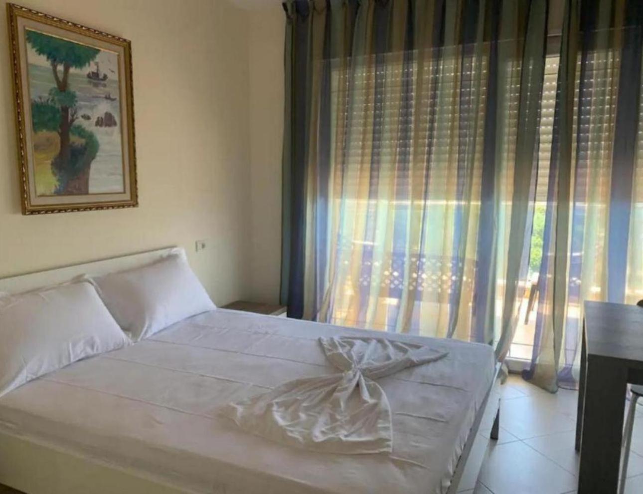 Toto & Hotell Radhimë