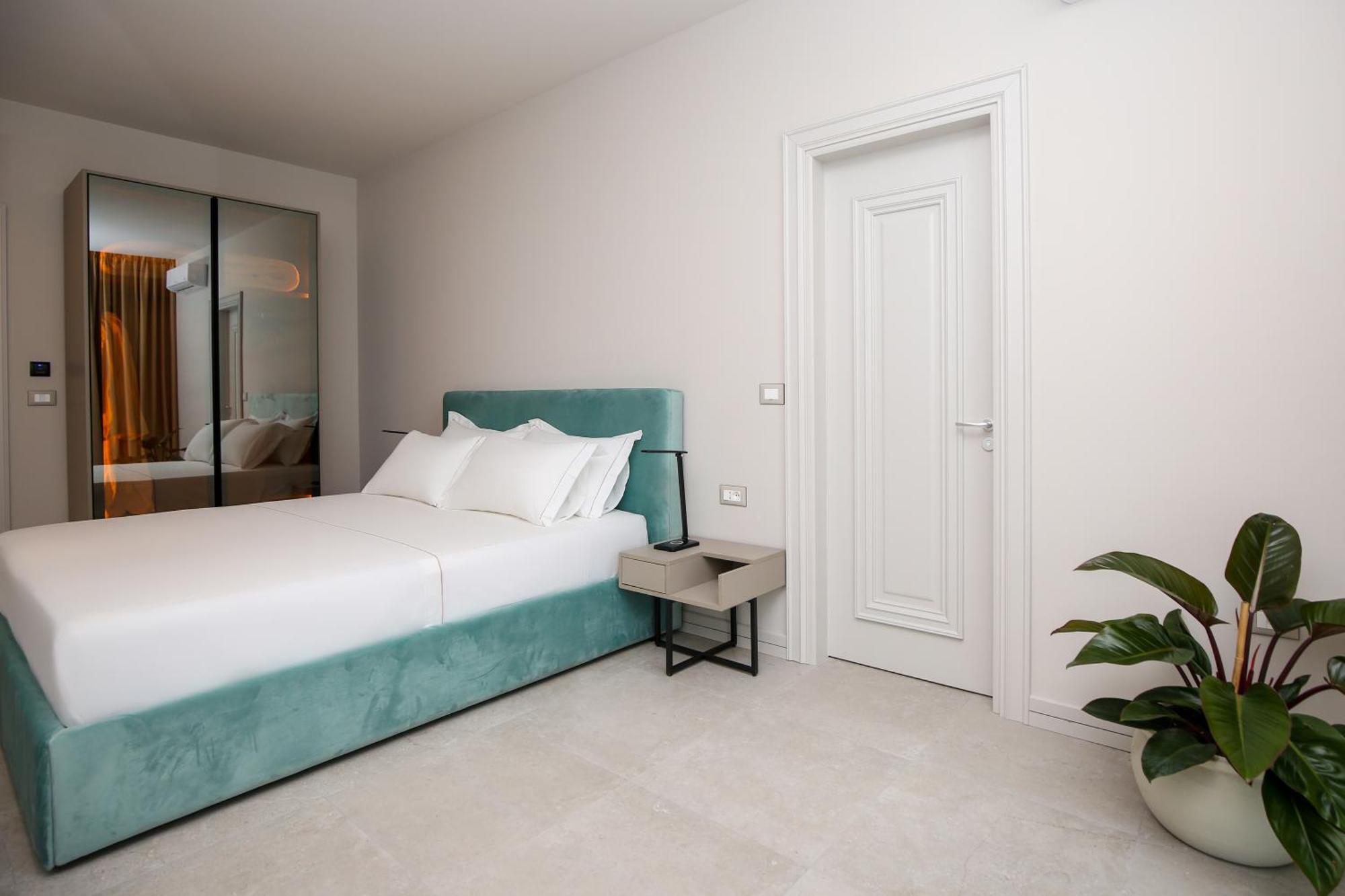 Toto & Hotell 4*