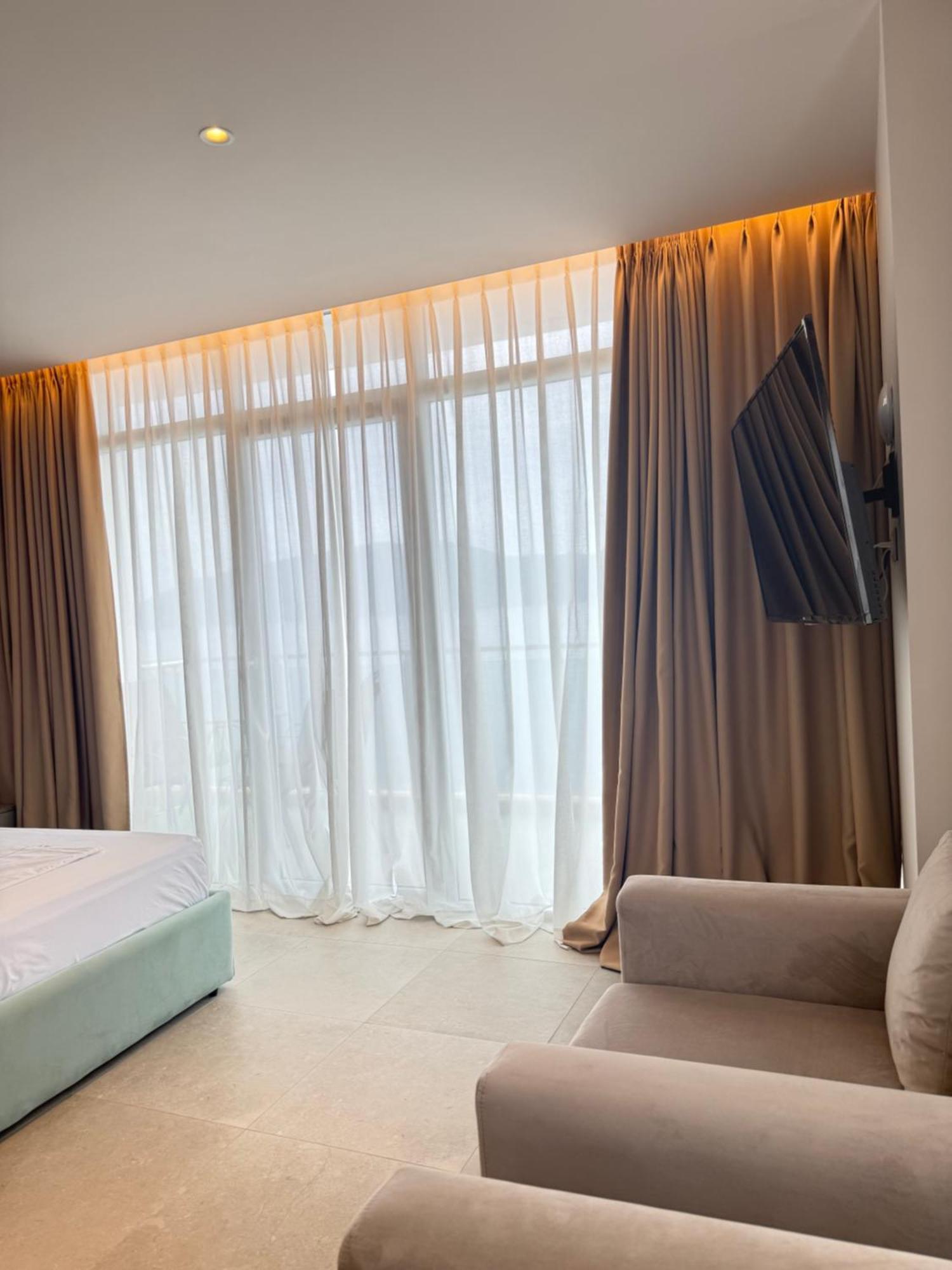 Toto & Hotell Radhimë
